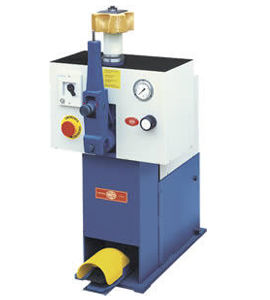 Engastadora para botas - LO1, LO2  - SAGITTA Officina Meccanica S.p.A. - semiautomática / neumática