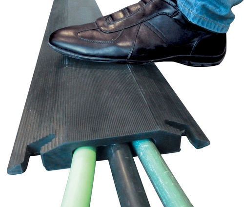 Protector para cable fijado al suelo - PP26 - CABLE EQUIPEMENTS - de caucho