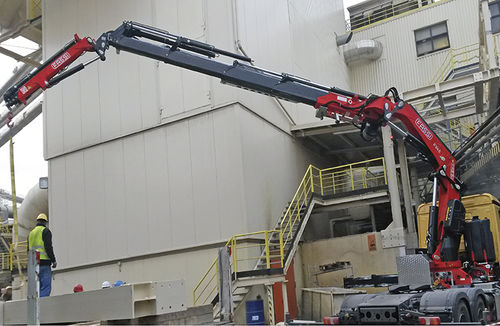 Grúa montada sobre camión - F545RA xe-dynamic - Fassi gru S.p.A - de mástil / de elevación / para altas cargas