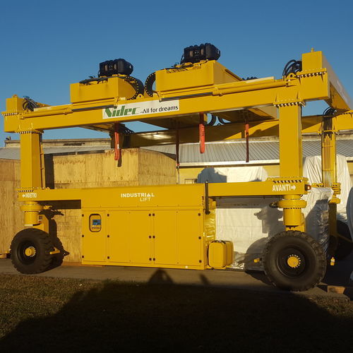 Carretilla elevadora de tipo straddle (horcaja) con neumáticos - IL40GC - INDUSTRIAL LIFT