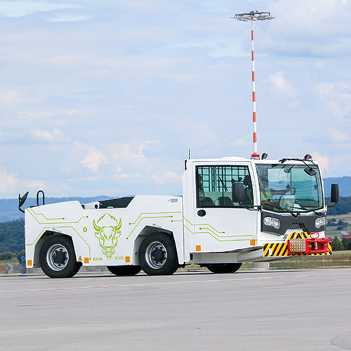 Tractor de aviones - »BISON« E 370 - Goldhofer - eléctrico / con 4 ruedas / con operador sentado