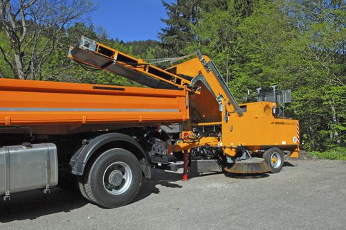 Barredora montada en camión - Senior 2000 - Aebi Schmidt Holding AG  - con motor hidráulico / de polvo / de desechos