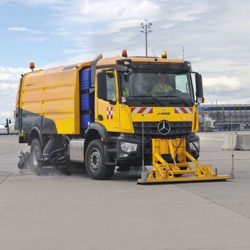 Barredora para pista de aeropuerto - AS series - Aebi Schmidt Holding AG 