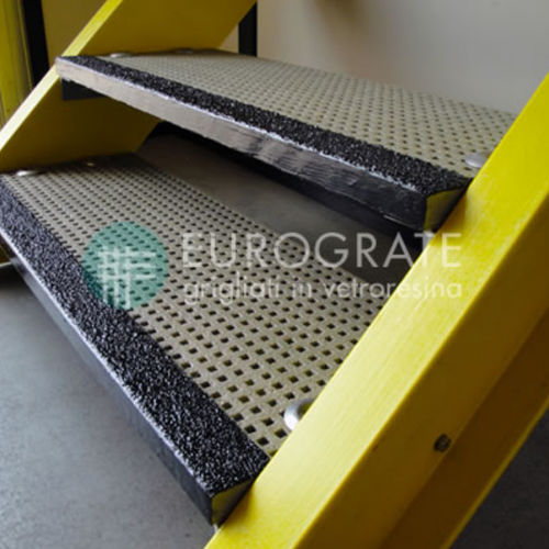 Peldaño de escalera de material compuesto PRV - Eurotred® - EUROGRATE GRP GRATING AND PROFILES