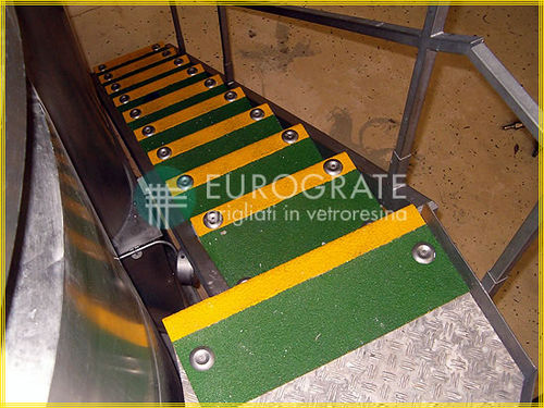Revestimiento de suelo de material compuesto reforzado con fibra de vidrio - Eurostep® - EUROGRATE GRP GRATING AND PROFILES - de metal / laminado / de PRFV