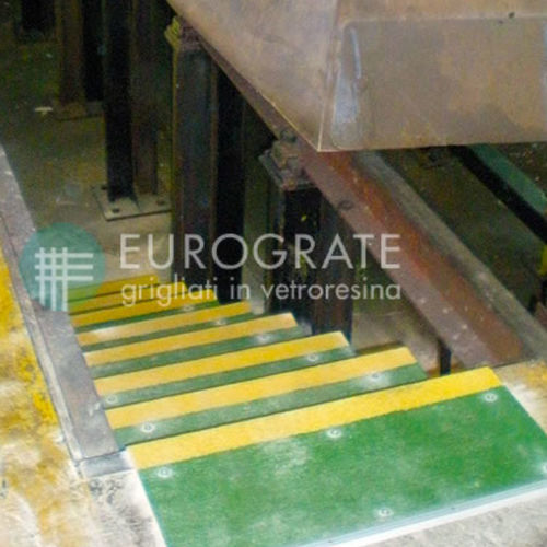 Revestimiento de suelo GRP - EUROGRATE GRP GRATING AND PROFILES - de cuarzo / de sílice / antideslizante