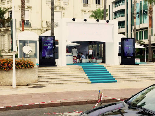 Tótem publicitario - PDS-70-75-TO-P - Armagard Ltd - para visualización LCD