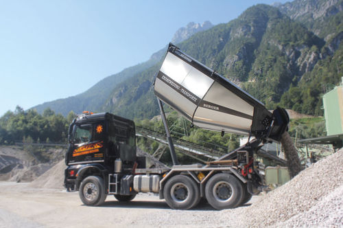 Volquete de 3 ejes - MEILLER F. X. Fahrzeug- und Maschinenfabrik GmbH & Co KG - de 4 ejes