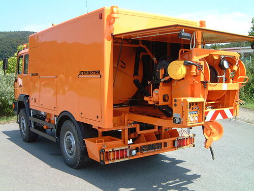 Limpiador de alta presión con motor térmico - JETMASTER - MÜLLER Umwelttechnik GmbH & Co. KG - montado sobre camión