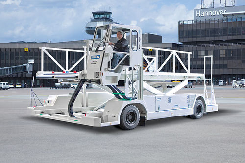 Tractor diésel - MULAG Fahrzeugwerk Heinz Wössner GmbH u. Co. KG - con 4 ruedas / con operador sentado / de aviones