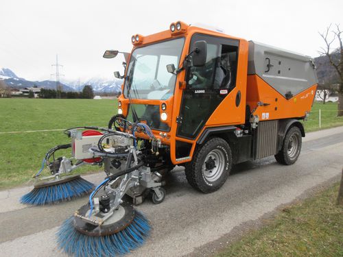 Barredora para montaje en vehículo - TK-M - Gebrüder TRILETY GmbH  - hidráulica / para espacio público / de polvo