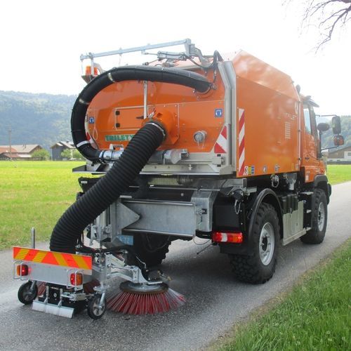 Barredora para montaje en vehículo - UKM - Gebrüder TRILETY GmbH  - hidráulica / para espacio público / de polvo