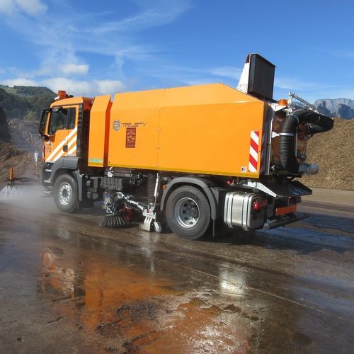 Barredora montada en camión - TK series - Gebrüder TRILETY GmbH  - hidráulica / para espacio público / de polvo