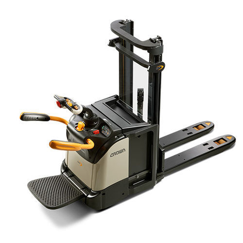 Apiladora eléctrica - DT 3040 series - CROWN - con operador sentado / con plataforma para el operador / 24 V