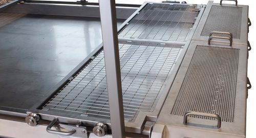 Transportador de frecuencia natural - Baker Perkins Ltd. - para alimentos / para la industria alimentaria / de acero inoxidable