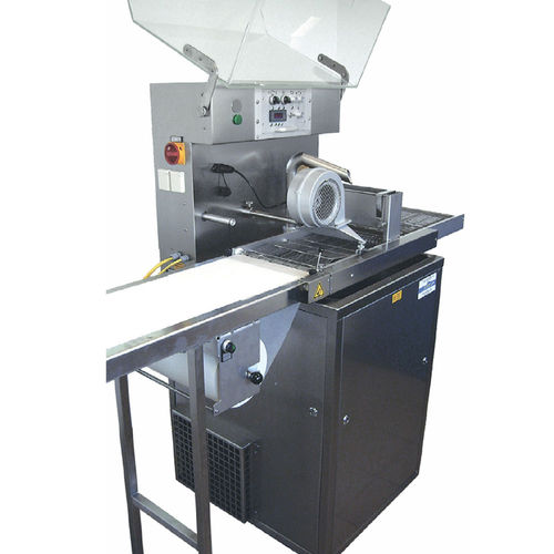 Máquina de recubrimiento y temperado continua - ATC series - LCM Schokoladenmaschinen GmbH - para chocolate / con mesa vibratoria