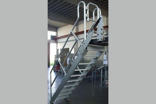 Escalera de acero inoxidable - lotus - de acero al carbono / móvil / para almacén