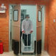 puerta abatible / de acero inoxidable / de caucho / de policarbonato