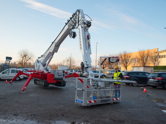 Cabrestante eléctrico en la cesta para los modelos XTJ con 150 kg de capacidad máxima de elevación: ¡Los ascensores de araña de Palazzani son cada vez más versátiles!