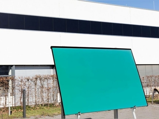 Colores reales: Paneles solares para mejorar los exteriores de los edificios