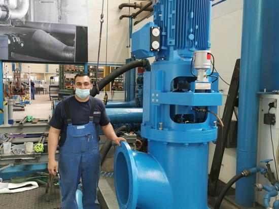 Bomba de hélice vertical en el banco de pruebas de nuestra fábrica de bombas en Cressier, Neuchâtel