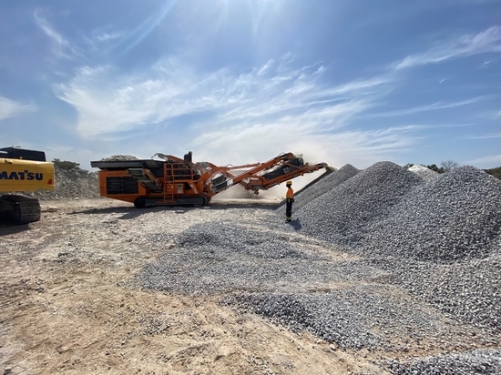 AUMENTO DE LA EFICIENCIA CON UNA SEGUNDA TRITURADORA ROCKSTER EN TROPIC MINING & QUARRY EN BURKINA FASO