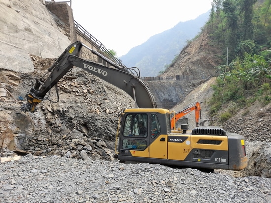 INFRAESTRUCTURA: QUIÉN FRESA BIEN ESTÁ A MITAD DE LA OBRA