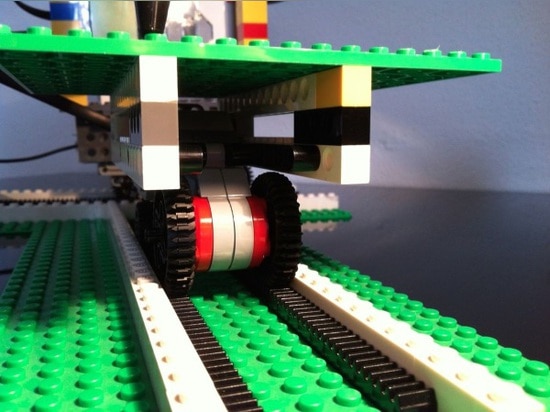 El fabricante crea una impresora de Lego 3D usando Lego EV3 Mindstorms y el arma de pegamento