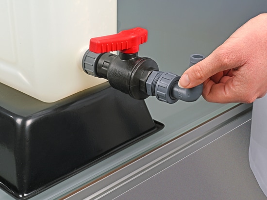 Grifo de rotula de polipropileno (PP) de calidad industrial robusta (Bürkle GmbH)