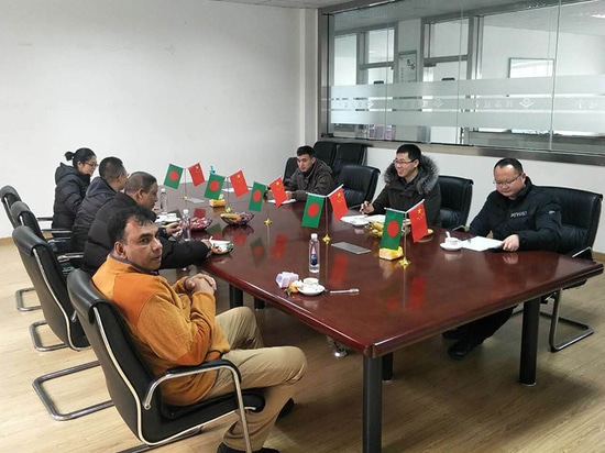 Clientes de Bangladesh visitan la fábrica de corte por láser de fibra de Suntop