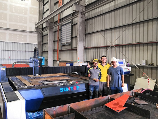 Máquina de corte láser personalizada de gran tamaño instalada en Singapur