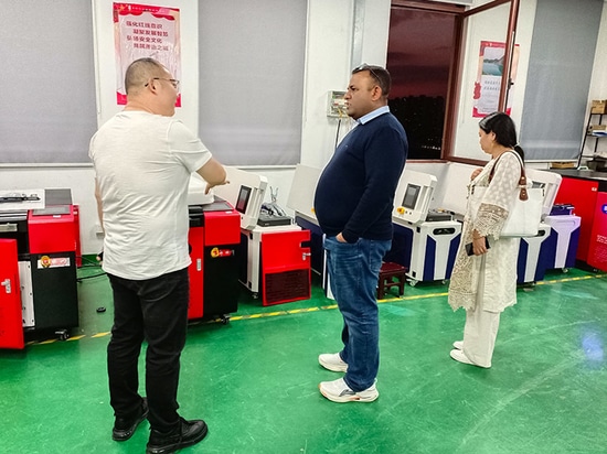 Clientes turcos inspeccionan nuestros equipos láser y analizan nuevas oportunidades de colaboración