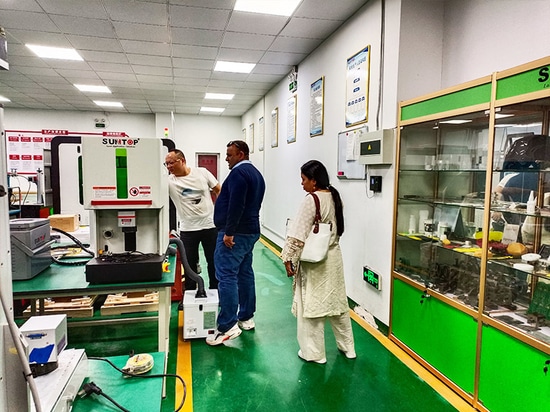 Clientes turcos inspeccionan nuestros equipos láser y analizan nuevas oportunidades de colaboración
