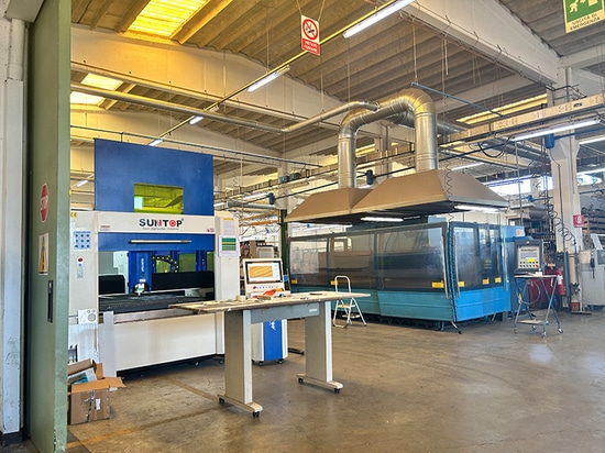Un cliente italiano vuelve a comprar una máquina de corte por láser y completa con éxito su formación
