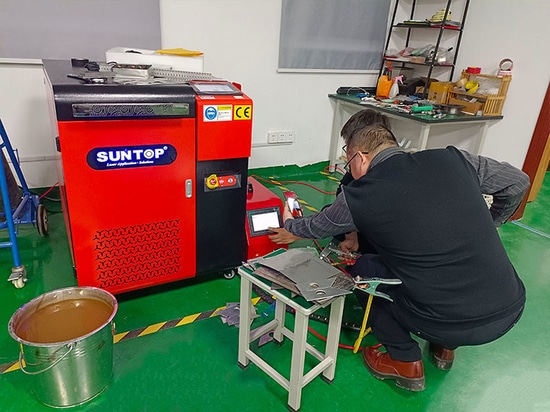 SUNTOP realiza una prueba de soldadura láser en directo para un cliente francés