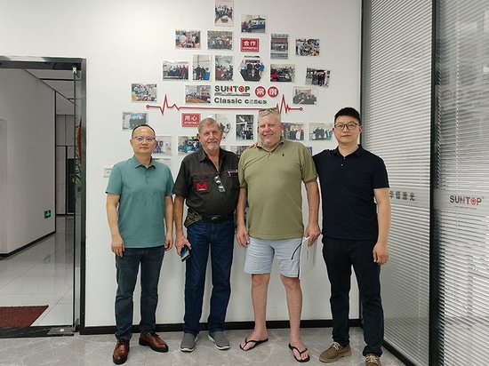 Un cliente sudafricano visita la fábrica de Suntop Laser y recibe grandes elogios por el rendimiento de la máquina de soldadura láser