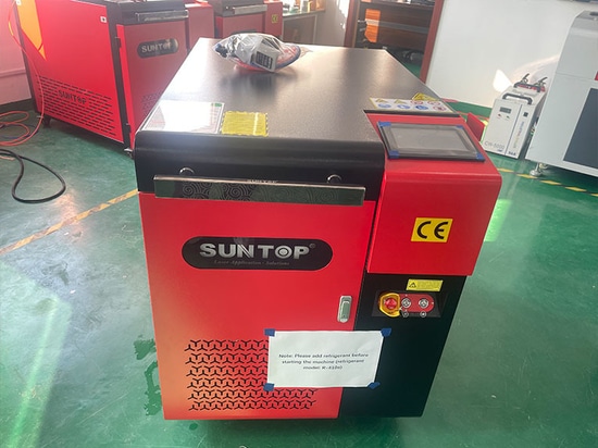 La instalación y las pruebas del limpiador láser para el cliente de Uzbekistán se han completado con éxito y están listas para su envío.