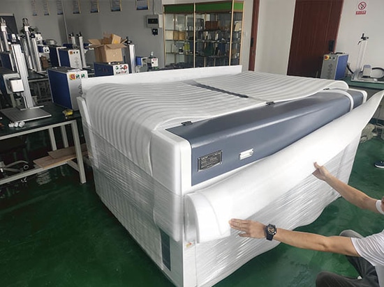 Máquina de Corte y Grabado Láser CO2 Personalizada para Cliente Sudafricano Enviado con Éxito
