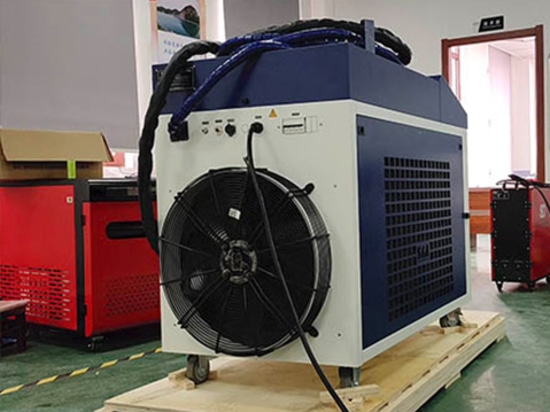 Suntop anuncia la finalización y las pruebas finales de la soldadora láser manual 4 en 1 de 6000W personalizada para un cliente español, lista para su entrega a tiempo