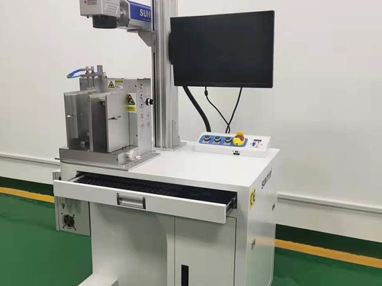 Máquina de marcado láser de carga y descarga automática personalizada ensamblada y lista para su envío