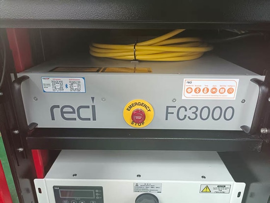 Entrega de una máquina de soldadura láser portátil de 3000 W a un cliente alemán con gran satisfacción