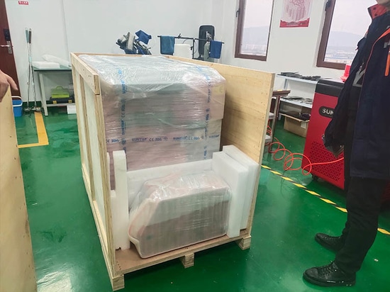 Máquina de soldadura láser portátil Suntop 3 en 1 lista para su envío a un cliente ruso