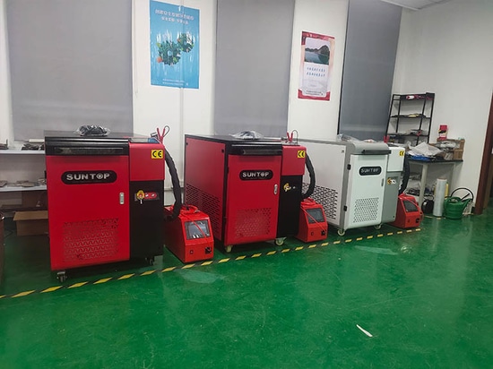 Cliente turco compra con éxito tres máquinas de soldadura láser portátiles Suntop, preparación de la entrega completada con éxito