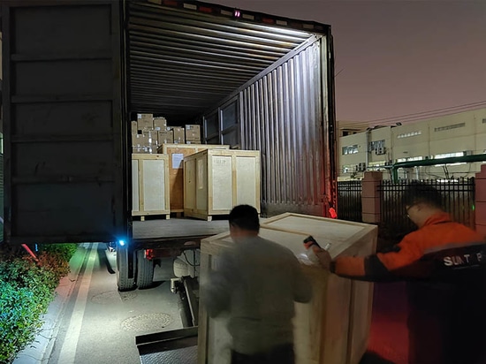 Cliente turco compra con éxito tres máquinas de soldadura láser portátiles Suntop, preparación de la entrega completada con éxito