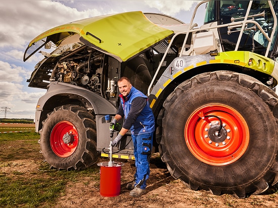 Una novedad mundial en mantenimiento: bombeo de grasa lubricante con un destornillador eléctrico