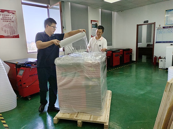 ¡Enviamos a Italia una máquina de limpieza láser portátil personalizada de 3000 W!
