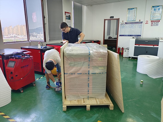 ¡Enviamos a Italia una máquina de limpieza láser portátil personalizada de 3000 W!