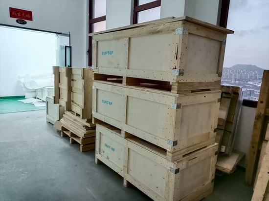 La máquina de marcado láser voladora se ha montado y probado con éxito para su envío a gran escala
