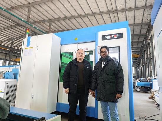 Un cliente de Bangladesh visita la fábrica de Suntop y encarga una máquina de corte por láser