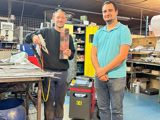 ¡Suntop Engineers forma con éxito a un cliente francés en el uso de la soldadora láser de 1500 W, garantizando su satisfacción y una futura colaboración!